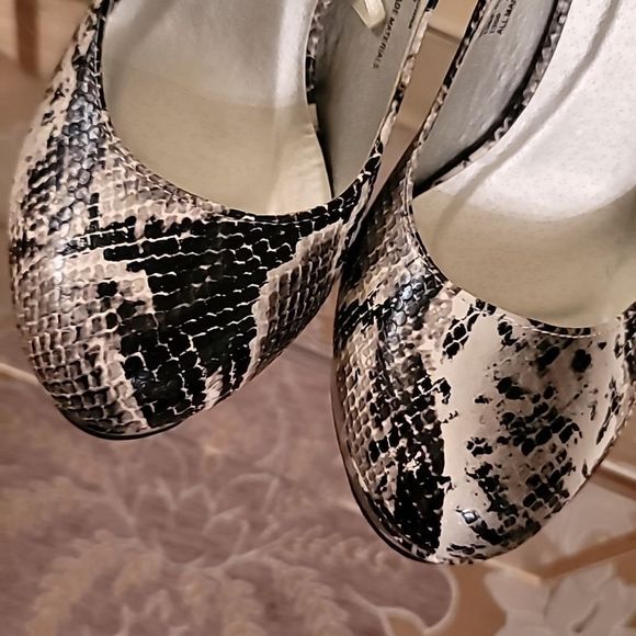 Baby Girl Black & Gray Snakeskin Print Heels - Picture 5 of 16